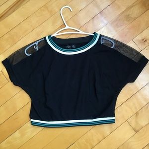 Black sporty crop top